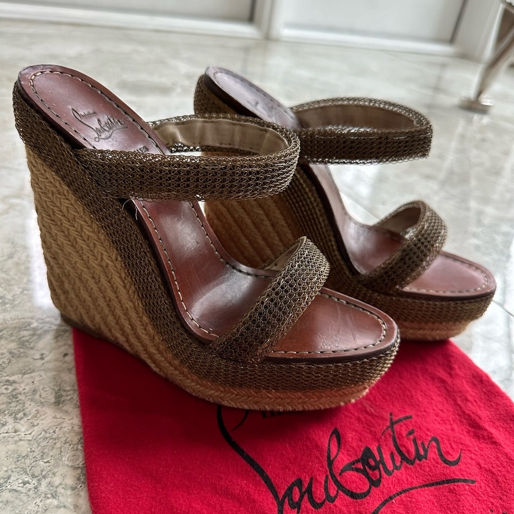 Christian louboutin gold cadena espadrille wedge